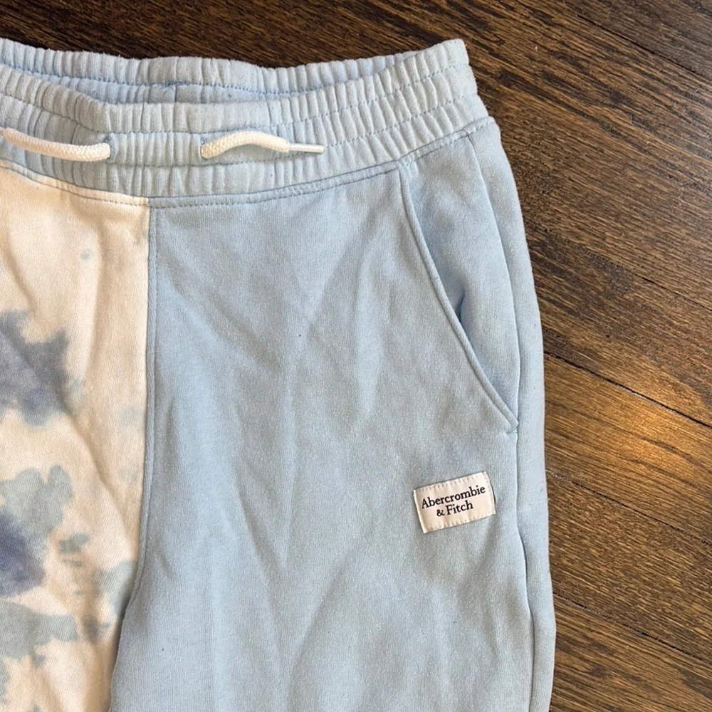 Kids Blue Tie-Dye Joggers by Abercrombie and Fitch (size 11-12)